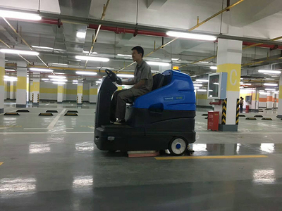 高效清洁利器 R180电动洗地车，专为大面积清洗设计